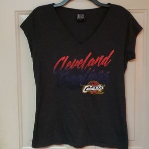 🎉HP🎉NBA Cleveland Cavaliers women's L v neck